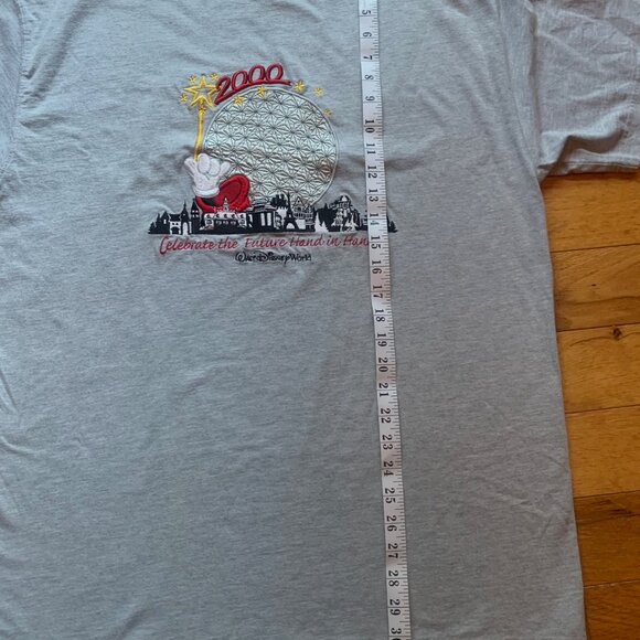 Disney EPCOT 2000 Embroidered Tee Size L Vintage - Picture 8 of 11